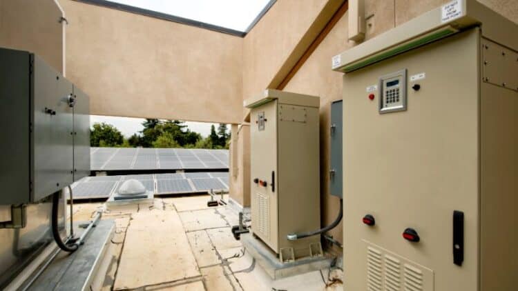 Microinverters vs. String Inverters: Which Solar Solution is Right for Your Home?